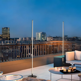 Moderne Solar-Stehleuchte für draußen