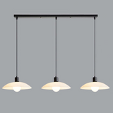 Minimalistische Pendelleuchte aus weißem Scheibenglas