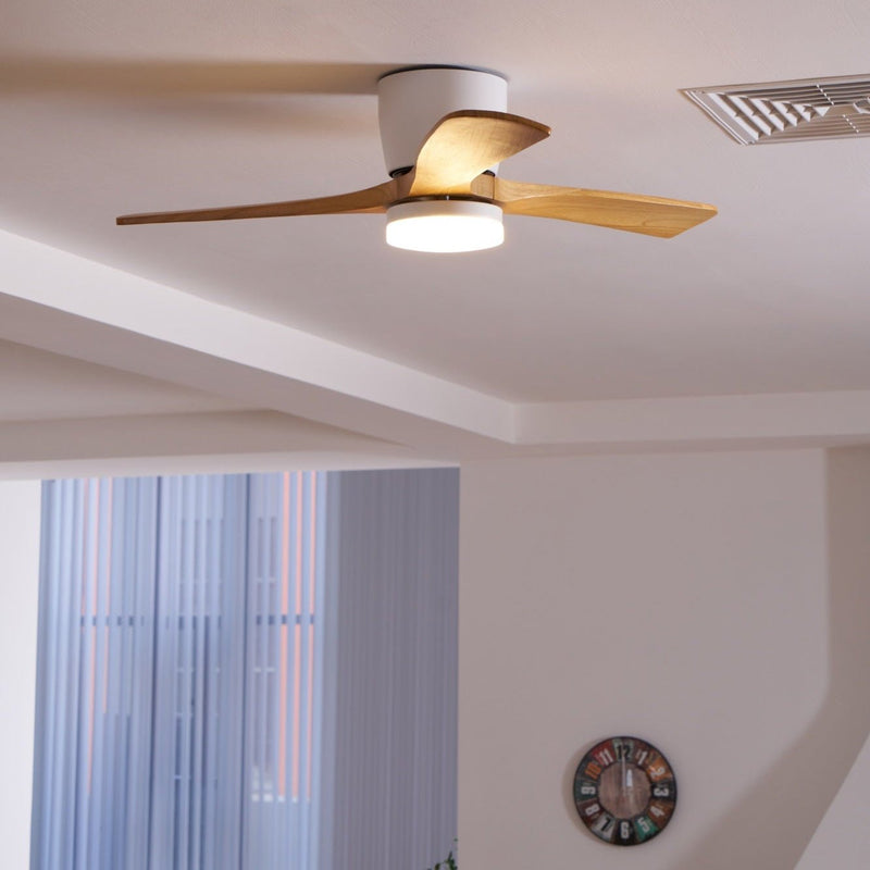 Deckenventilator aus Holz Licht