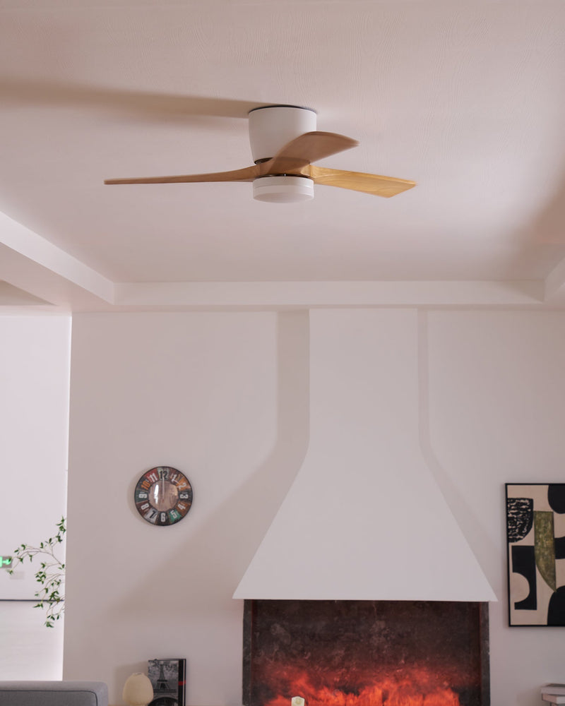 Deckenventilator aus Holz Licht